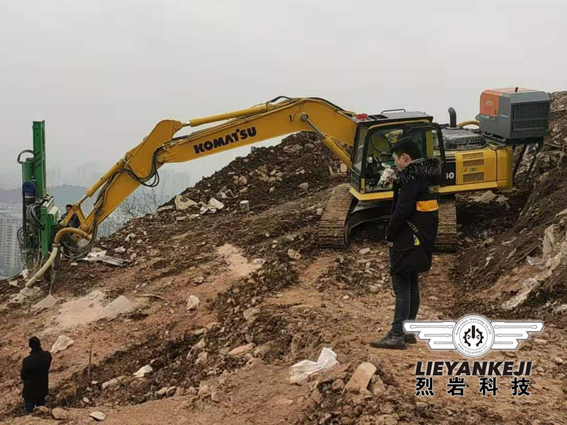石坑道裂石液壓劈裂機(jī)具有分離效果好、作業(yè)效率高、安全可靠等優(yōu)點(diǎn)