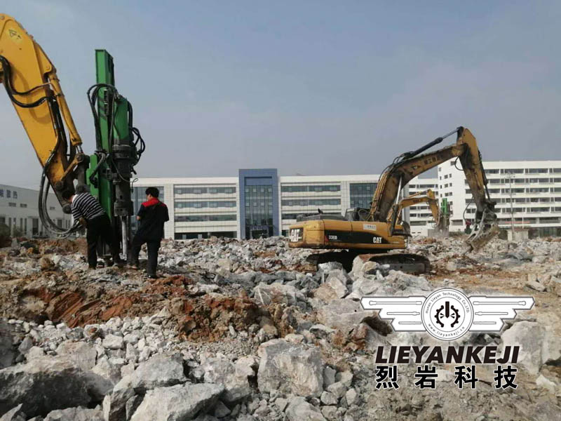 液壓劈石機(jī)應(yīng)用于永州經(jīng)濟(jì)開發(fā)區(qū)建設(shè)