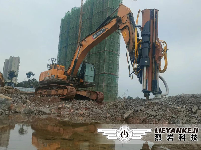 機(jī)載式液壓劈裂機(jī)應(yīng)用于地基開挖